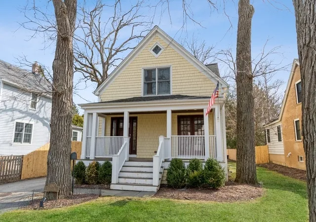 Homes for sale in Lake Forest, IL | 1297 Edgewood Rd, Lake Forest, IL 60045 | MLS# 12675428