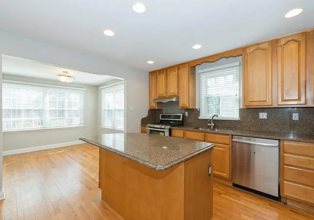 Homes for sale in Lake Forest, IL | 1297 Edgewood Rd, Lake Forest, IL 60045 | MLS# 12675428