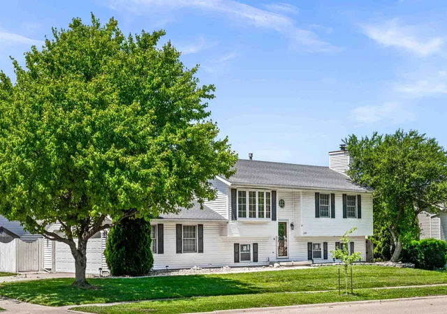 Photo 2 of Single family home for sale at 2102 Pacific Ave, Bloomington, IL 61701 | MLS# 12675507 | Listing updated on 2026-10-21