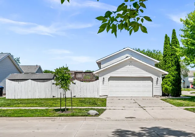 Photo 3 of Single family home for sale at 2102 Pacific Ave, Bloomington, IL 61701 | MLS# 12675507 | Listing updated on 2026-10-21
