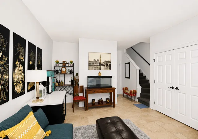 4th image of 161 S Grove Ave, Elgin, IL 60120 | MLS# 12675515