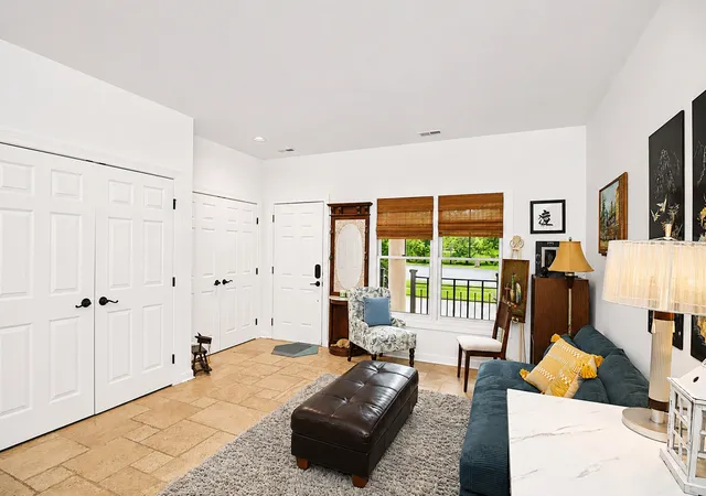 5th image of 161 S Grove Ave, Elgin, IL 60120 | MLS# 12675515