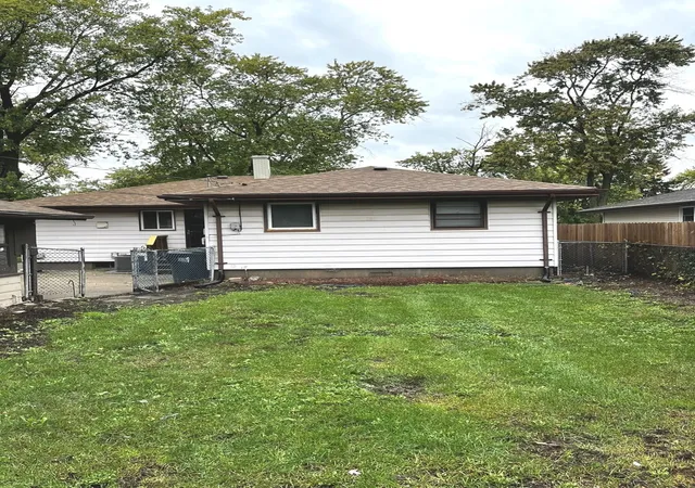 Homes for sale in South Holland, IL | 15439 Elm St, South Holland, IL 60473 | MLS# 12675527