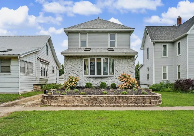 Photo 1 of Single family home for sale at 222 S Sangamon Ave, Gibson City, IL 60936 | MLS# 12675533 | Listing updated on 2026-10-05