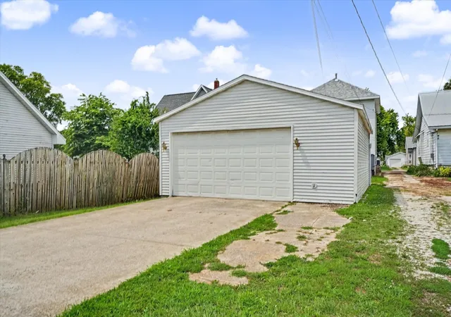 Photo 3 of Single family home for sale at 222 S Sangamon Ave, Gibson City, IL 60936 | MLS# 12675533 | Listing updated on 2026-10-05