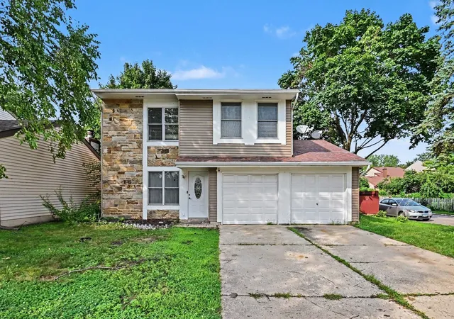 Photo 2 of Single family home for sale at 30w100 Maplewood Dr, Warrenville, IL 60555 | MLS# 12675555 | Listing updated on 2026-09-19