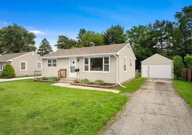 Homes for sale in Cary, IL | 415 Alma Ter, Cary, IL 60013 | MLS# 12675615