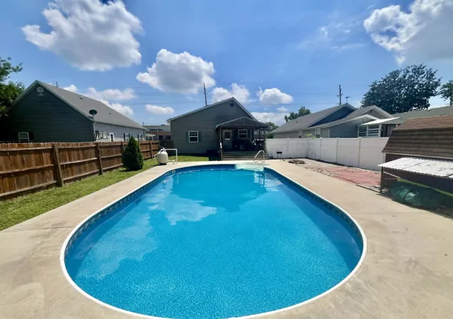4th image of 511 E Herrin St, Herrin, IL 62948 | MLS# 12675669