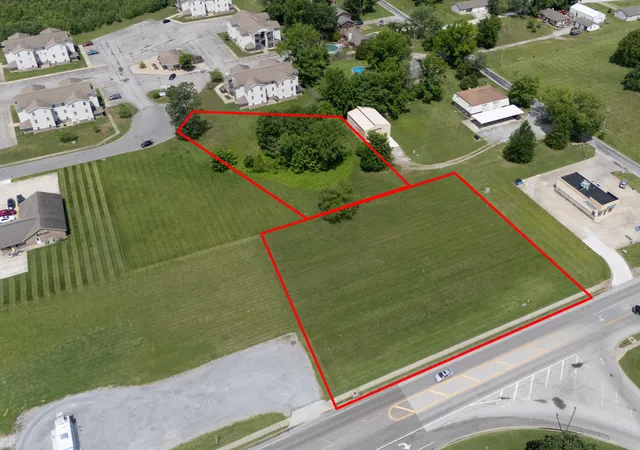 3rd image of 703a S Greenbriar Rd, Carterville, IL 62918 | MLS# 12675686