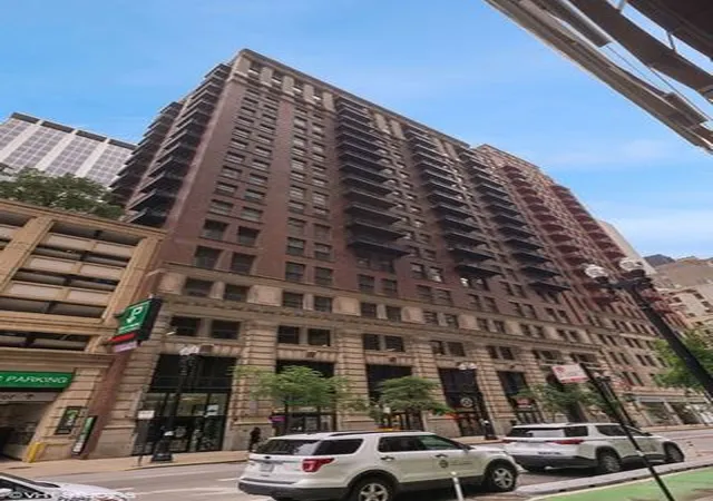 Homes for sale in Chicago, IL | 212 W Washington St, Chicago, IL 60606