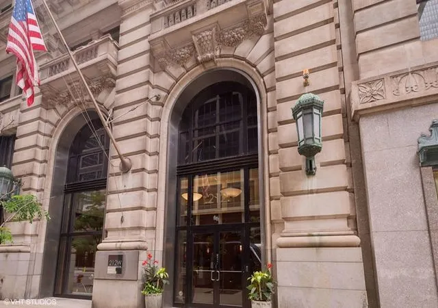 Homes for sale in Chicago, IL | 212 W Washington St, Chicago, IL 60606