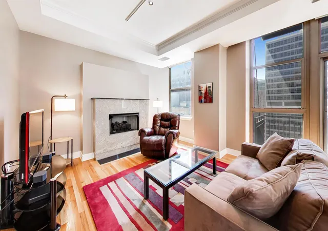 Homes for sale in Chicago, IL | 212 W Washington St, Chicago, IL 60606