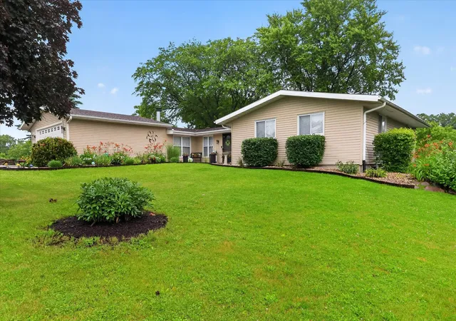 Homes for sale in Roscoe, IL | 10721 Grover Oaks, Roscoe, IL 61073 | MLS# 12675716