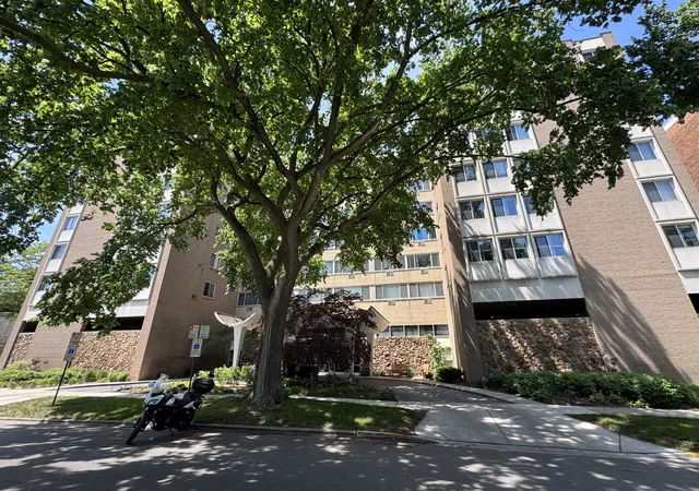 Homes for sale in Oak Park, IL | 151 N Kenilworth Ave #4G, Oak Park, IL 60301 | MLS# 12675767