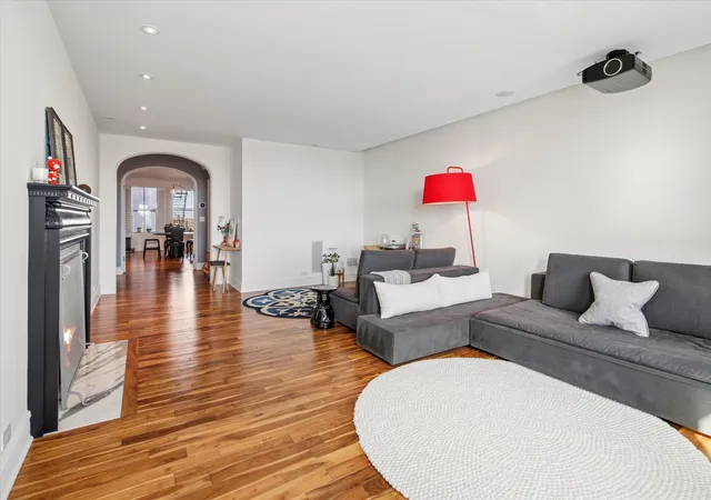 Homes for sale in Chicago, IL | 3500 N Lake Shore Dr #6D, Chicago, IL 60657 | MLS# 12675788