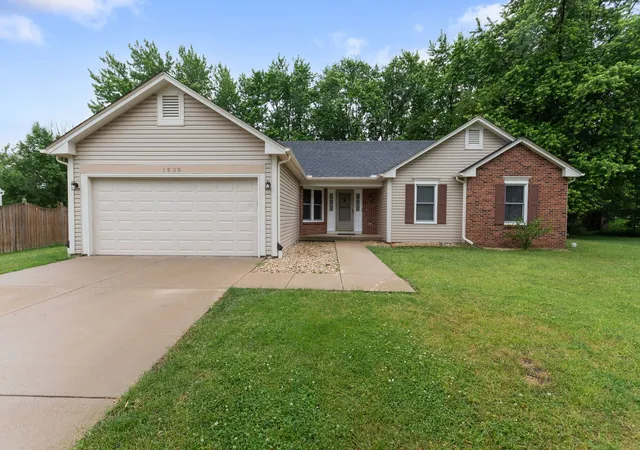 2nd image of 1935 Springhaven Ct, Montgomery, IL 60538 | MLS# 12675791