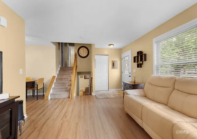 5th image of 922 Capistrano Ter, Bartlett, IL 60103 | MLS# 12675829