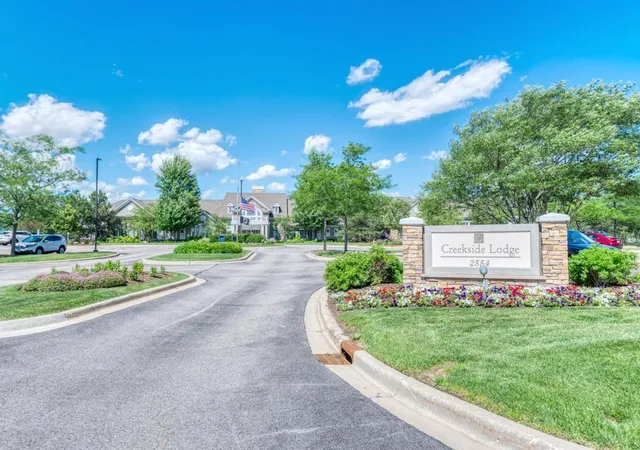 31st image of 2886 Edgewater Dr, Elgin, IL 60124 | MLS# 12675838