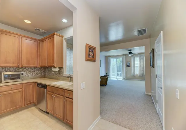 4th image of 2886 Edgewater Dr, Elgin, IL 60124 | MLS# 12675838