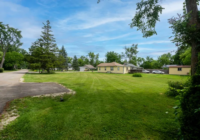 Homes for sale in Antioch, IL | 25063 W 3Rd St, Antioch, IL 60002 | MLS# 12675844