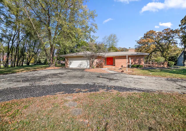 2nd image of 1305 Oaktree Ln, Kankakee, IL 60901 | MLS# 12675847