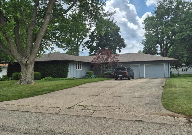 Homes for sale in Kewanee, IL | 627 Shadycrest Dr, Kewanee, IL 61443 | MLS# 12675911