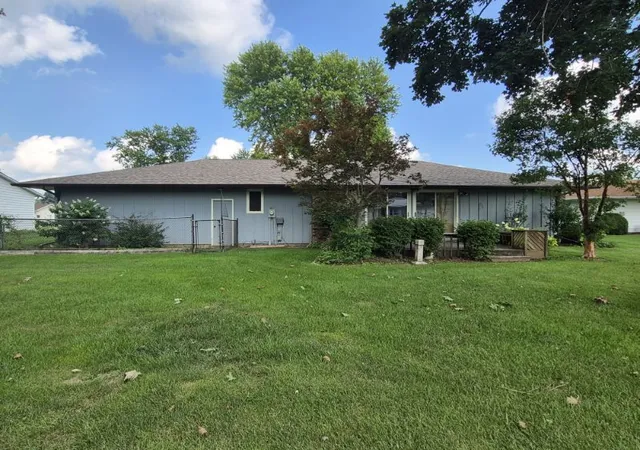 Photo 3 of Single family home for sale at 627 Shadycrest Dr, Kewanee, IL 61443 | MLS# 12675911 | Listing updated on 2026-09-21
