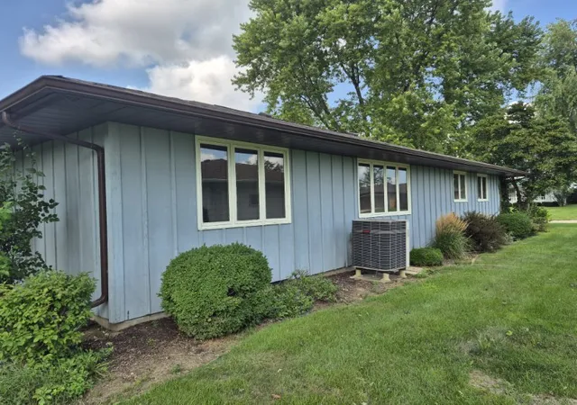 Photo 3 of Single family home for sale at 627 Shadycrest Dr, Kewanee, IL 61443 | MLS# 12675911 | Listing updated on 2026-10-21