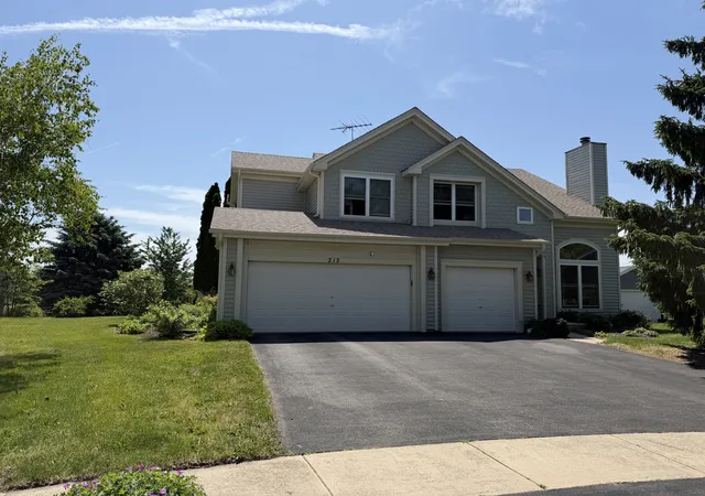 Photo 2 of Single family home for sale at 212 Mondovi Dr, Oswego, IL 60543 | MLS# 12675936 | Listing updated on 2026-09-16