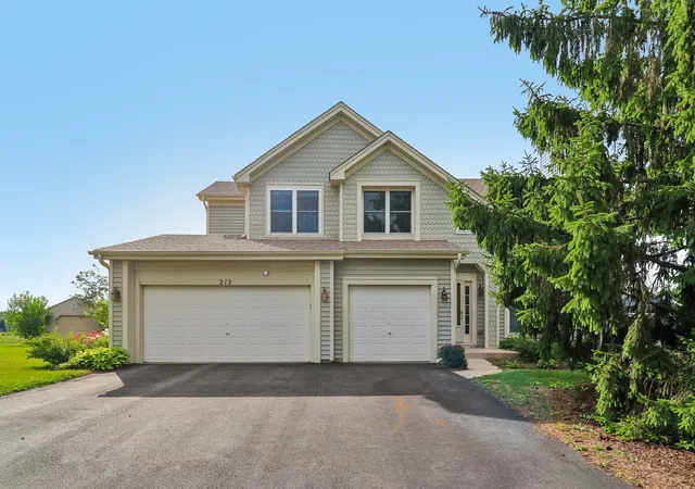 Photo 3 of Single family home for sale at 212 Mondovi Dr, Oswego, IL 60543 | MLS# 12675936 | Listing updated on 2026-09-16