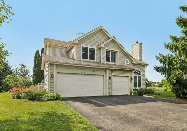 Photo 3 of Single family home for sale at 212 Mondovi Dr, Oswego, IL 60543 | MLS# 12675936 | Listing updated on 2026-09-16