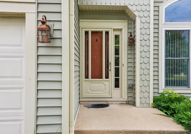 Photo 4 of Single family home for sale at 212 Mondovi Dr, Oswego, IL 60543 | MLS# 12675936 | Listing updated on 2026-09-16