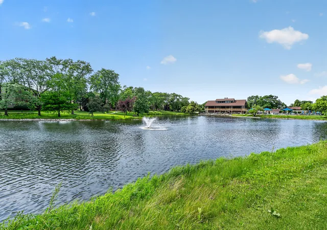 3rd image of 6340 Americana Dr, Willowbrook, IL 60527