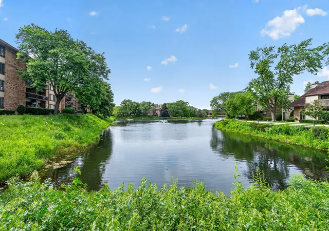 2nd image of 6340 Americana Dr, Willowbrook, IL 60527