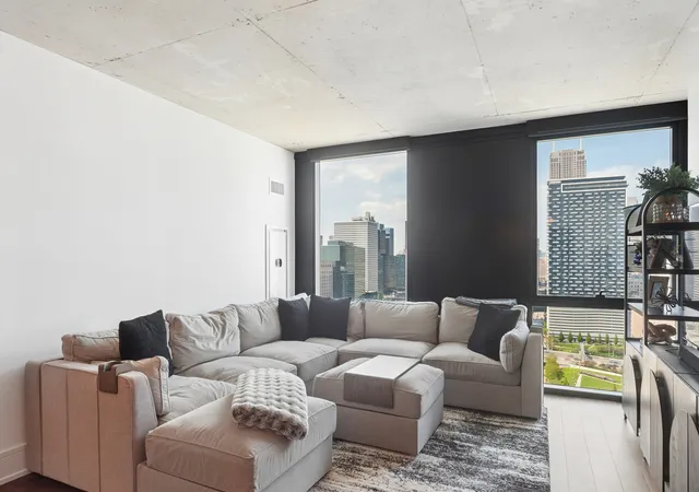 2nd image of 234 W Polk St, Chicago, IL 60607