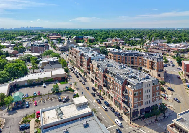 Homes for sale in Park Ridge, IL | 50 N Northwest Highway, Park Ridge, IL 60068 | Houzeo