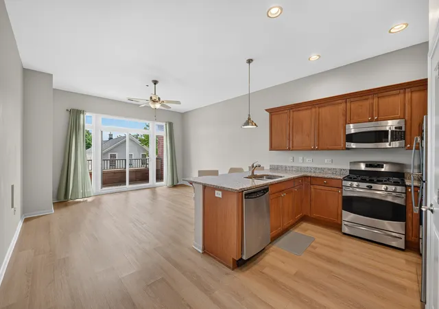 Homes for sale in Park Ridge, IL | 50 N Nw Hwy, Park Ridge, IL 60068