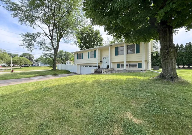 Homes for sale in East Moline, IL | 2957 10th St, East Moline, IL 61244 | MLS# 12676006