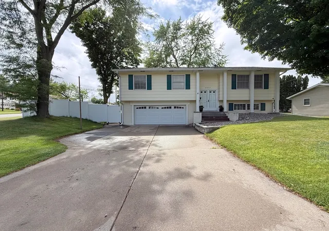 Homes for sale in East Moline, IL | 2957 10th St, East Moline, IL 61244 | MLS# 12676006