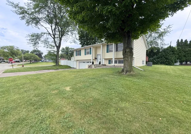 Homes for sale in East Moline, IL | 2957 10Th St, East Moline, IL 61244 | MLS# 12676006