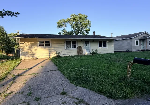 Homes for sale in Murphysboro, IL | 1322 N 16th St, Murphysboro, IL 62966 | MLS# 12676066