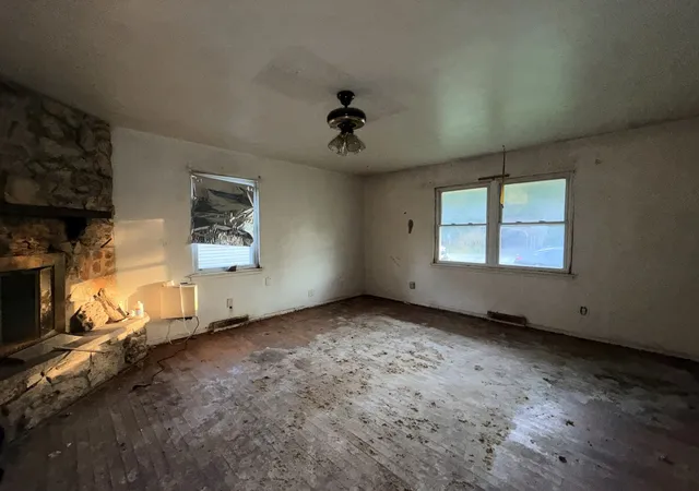 Homes for sale in Murphysboro, IL | 1322 N 16Th St, Murphysboro, IL 62966 | MLS# 12676066