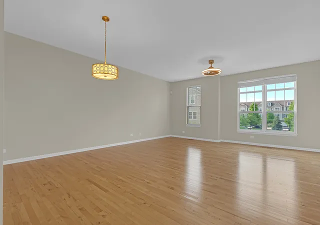 4th image of 353 N Commerce St, Aurora, IL 60504 | MLS# 12676067