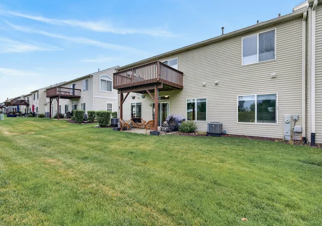 Homes for sale in Aurora, IL | 1933 Misty Ridge Lane, Aurora, IL 60503 | Houzeo