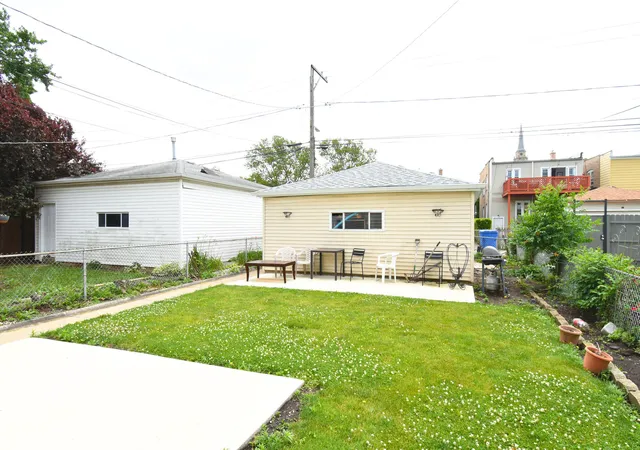 24th image of 4945 W Waveland Ave, Chicago, IL 60641 | MLS# 12676152