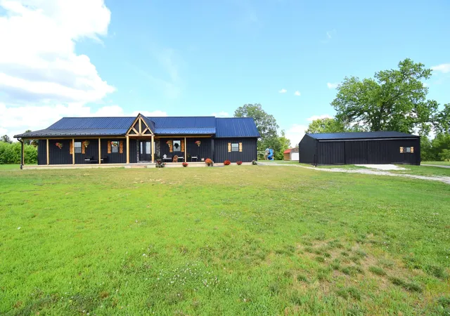 Homes for sale in Mt Vernon, IL | 14824 N Tolle Ln, Mt Vernon, IL 62864 | MLS# 12676155