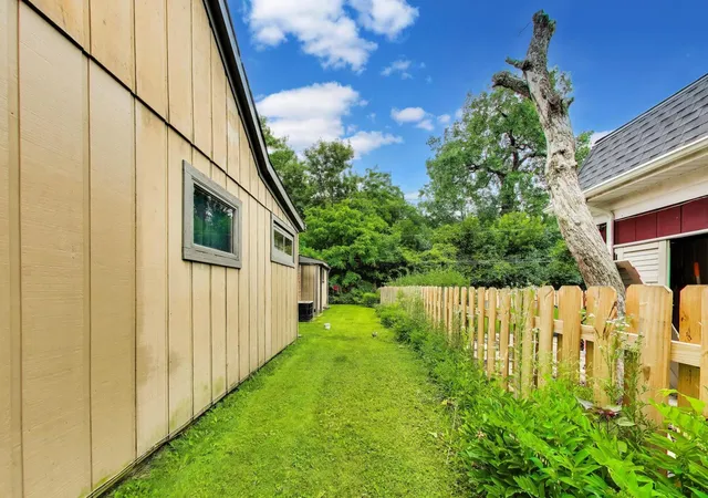 4th image of 520 S Edgewood Ave, La Grange, IL 60525 | MLS# 12676158