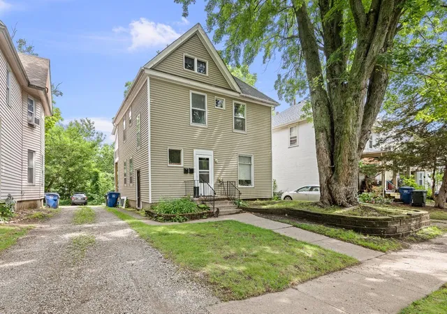Homes for sale in Davenport, IA | 1120 Kirkwood Blvd, Davenport, IA 52803 | MLS# 12676199