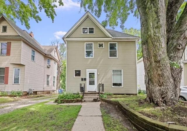 Homes for sale in Davenport, IA | 1120 Kirkwood Blvd, Davenport, IA 52803 | MLS# 12676199