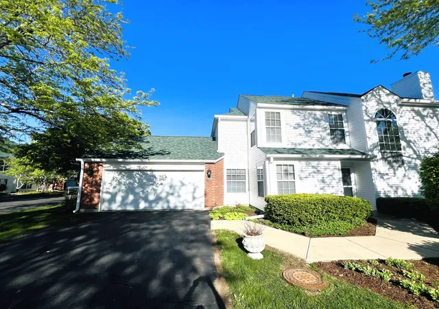Homes for sale in Lake Bluff, IL | 111 N Woodbury Ln, Lake Bluff, IL 60044 | MLS# 12676231